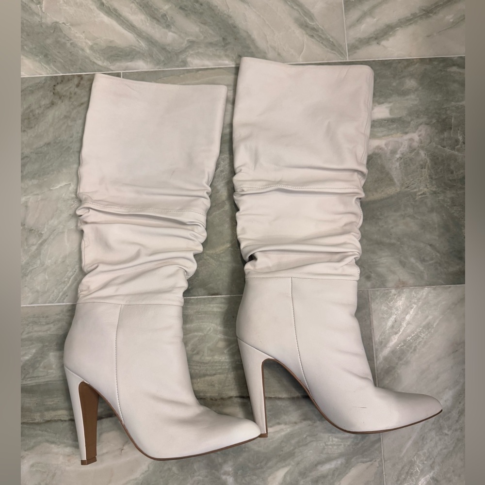 White slouchy boots, barely worn, gorgeous style